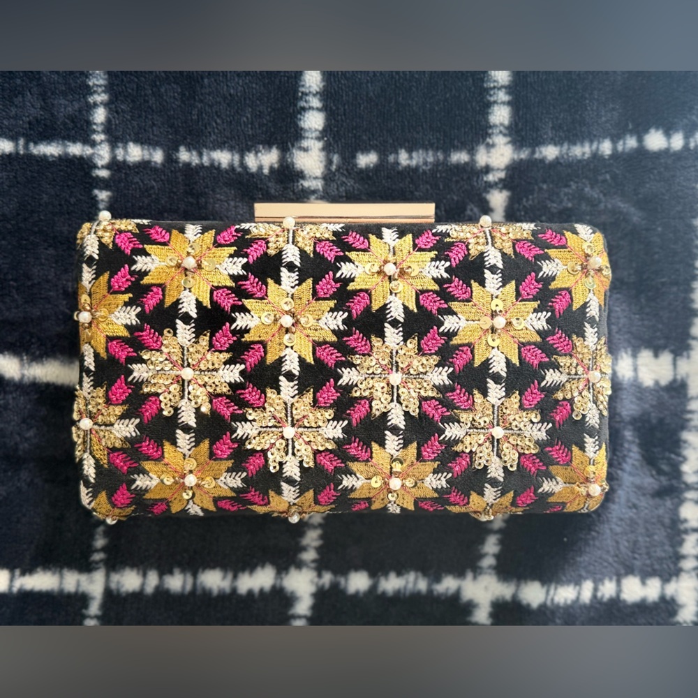 Khaadi Pakistani Deaigner Embroidered & Beaded Clutch ❤️